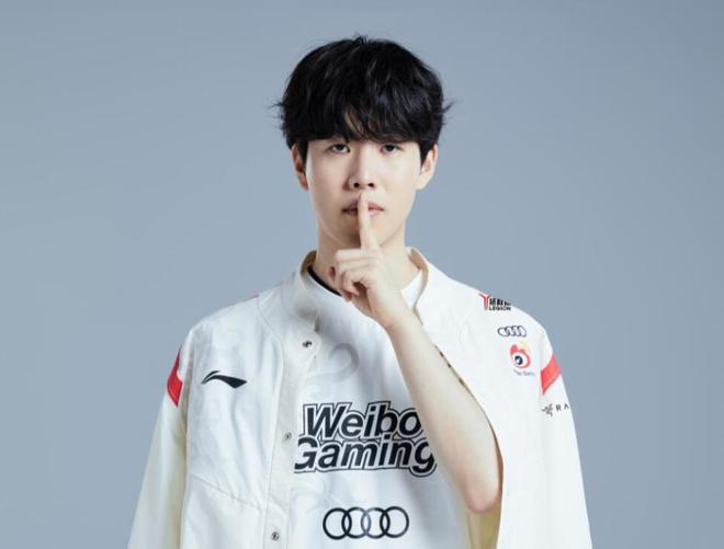 体育本台评论：三巨头时代落幕 网坛迎来新纪元